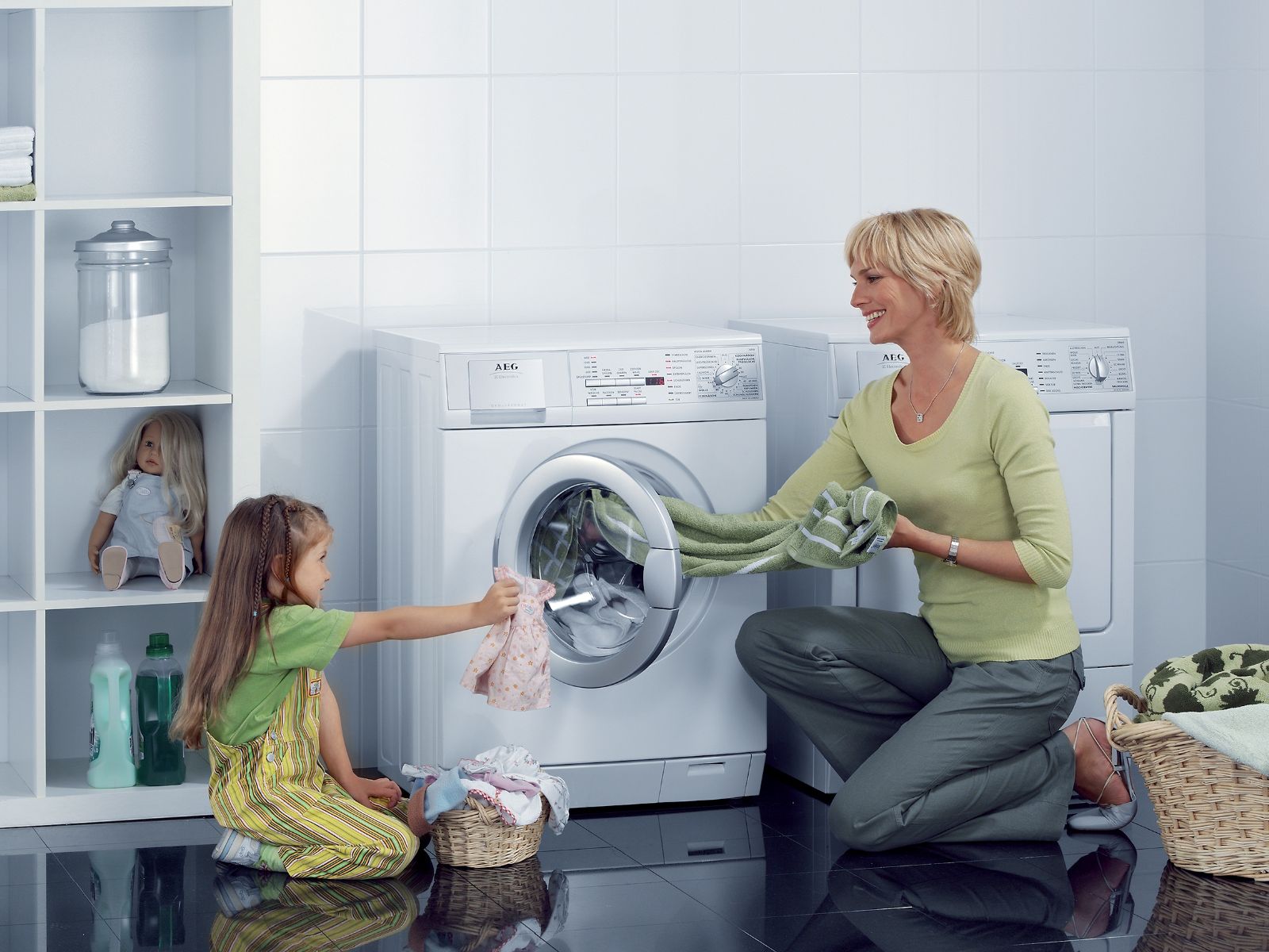 Giặt chung quần áo của mẹ và bé, có lợi hay có hại