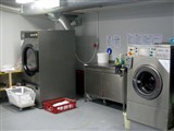 To arrange equipment in industrial laundromat